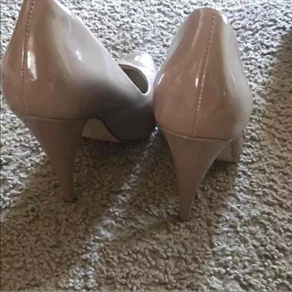 Nude pumps NWOT - Picture 3 of 4